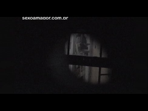 ❤️ Blondiin saab salaja videolevi naabruskonna voyeuri poolt peidetud õõnsate telliskivide taha peidetud Pornovideo at us et.porno24-7.ru
