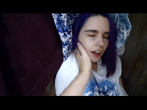 ❤️ Leidsin oma õe kapist ja aitasin tal cumida Pornovideo at us et.porno24-7.ru